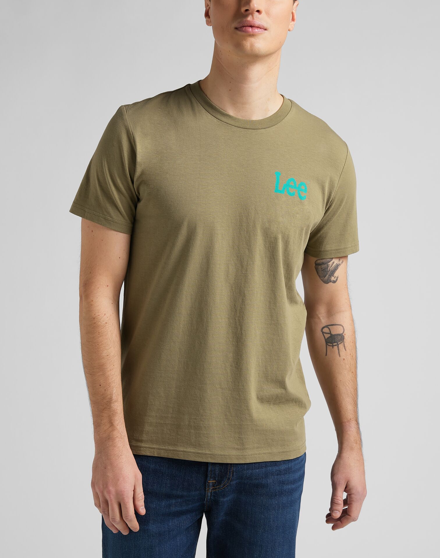 112145359 Wobbly Logo Tee σε Χακί